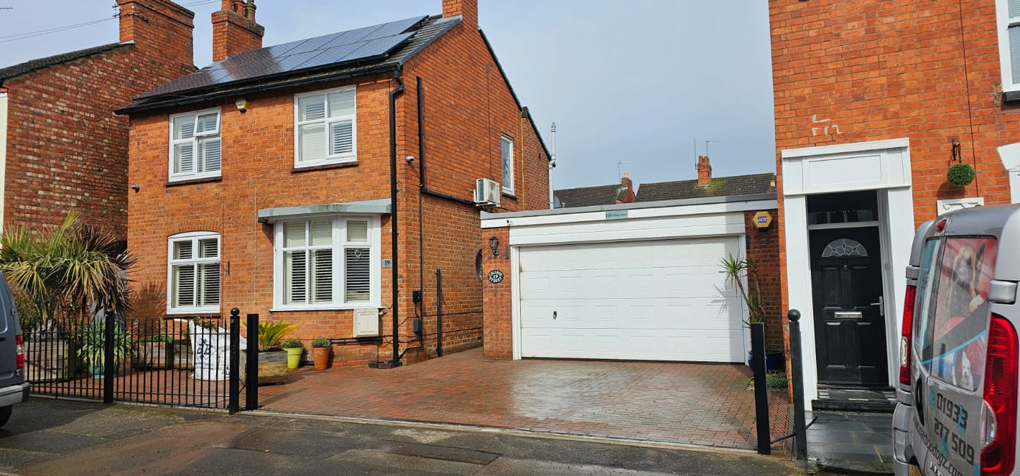 Electric Sliding Gate in Leicester - Security Gates for Homes - Gates with Keypad - Sliding Automated Metal Gate For Driveway