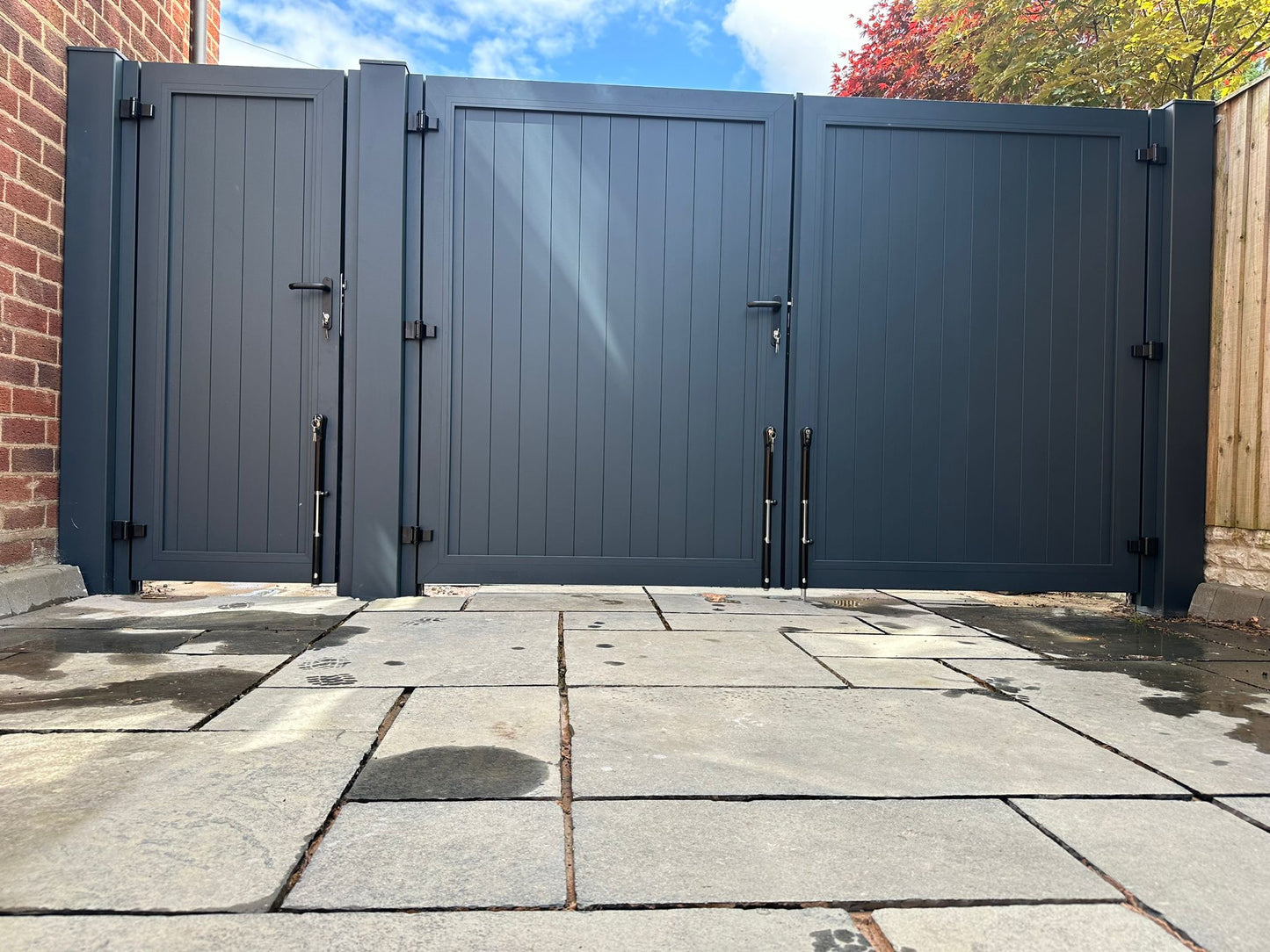 Custom aluminium gates for driveway - Stourport-on-severn - Installers aluminium gate - Modern aluminium security gates