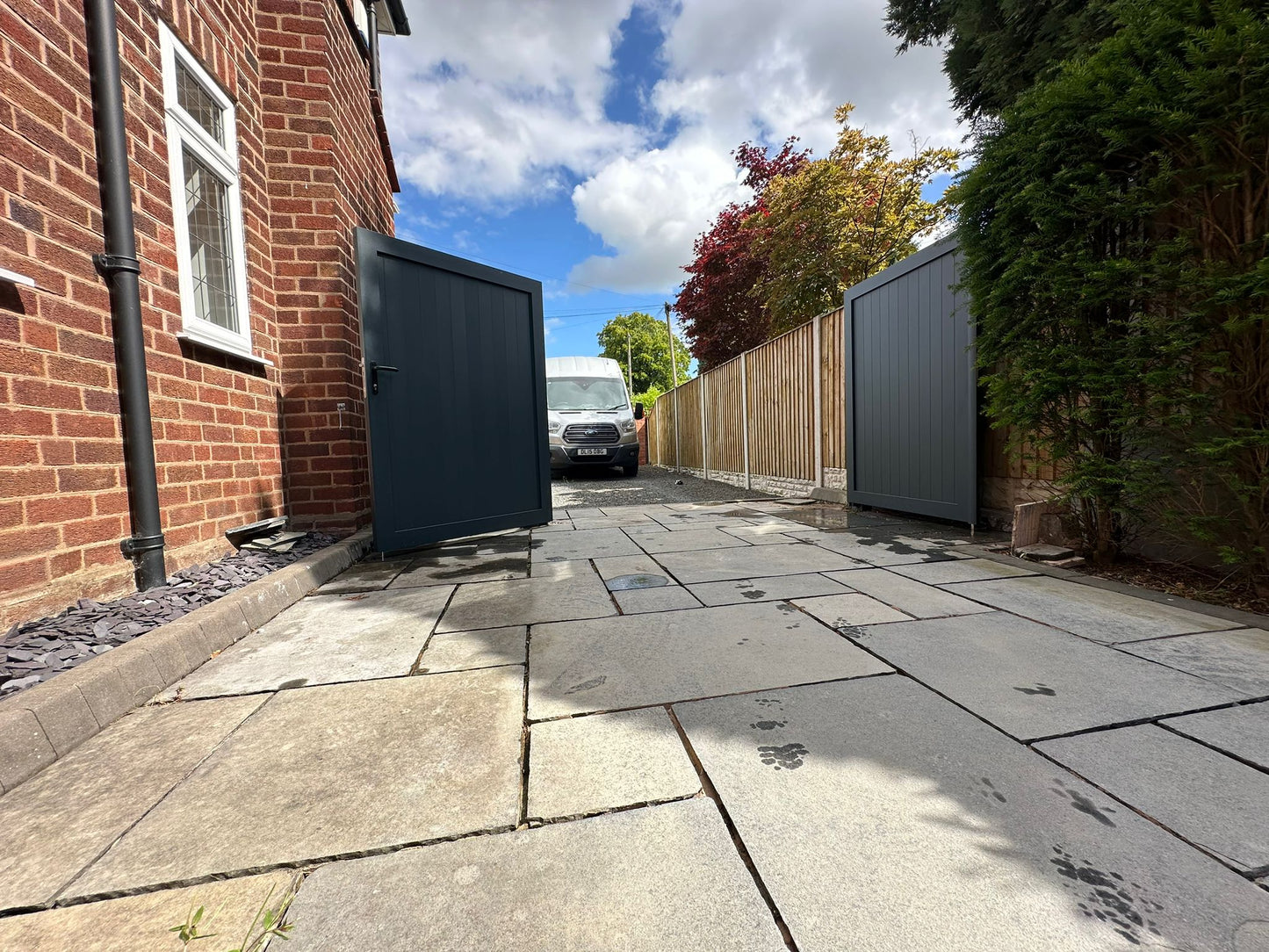 Custom aluminium gates for driveway - Stourport-on-severn - Installers aluminium gate - Modern aluminium security gates