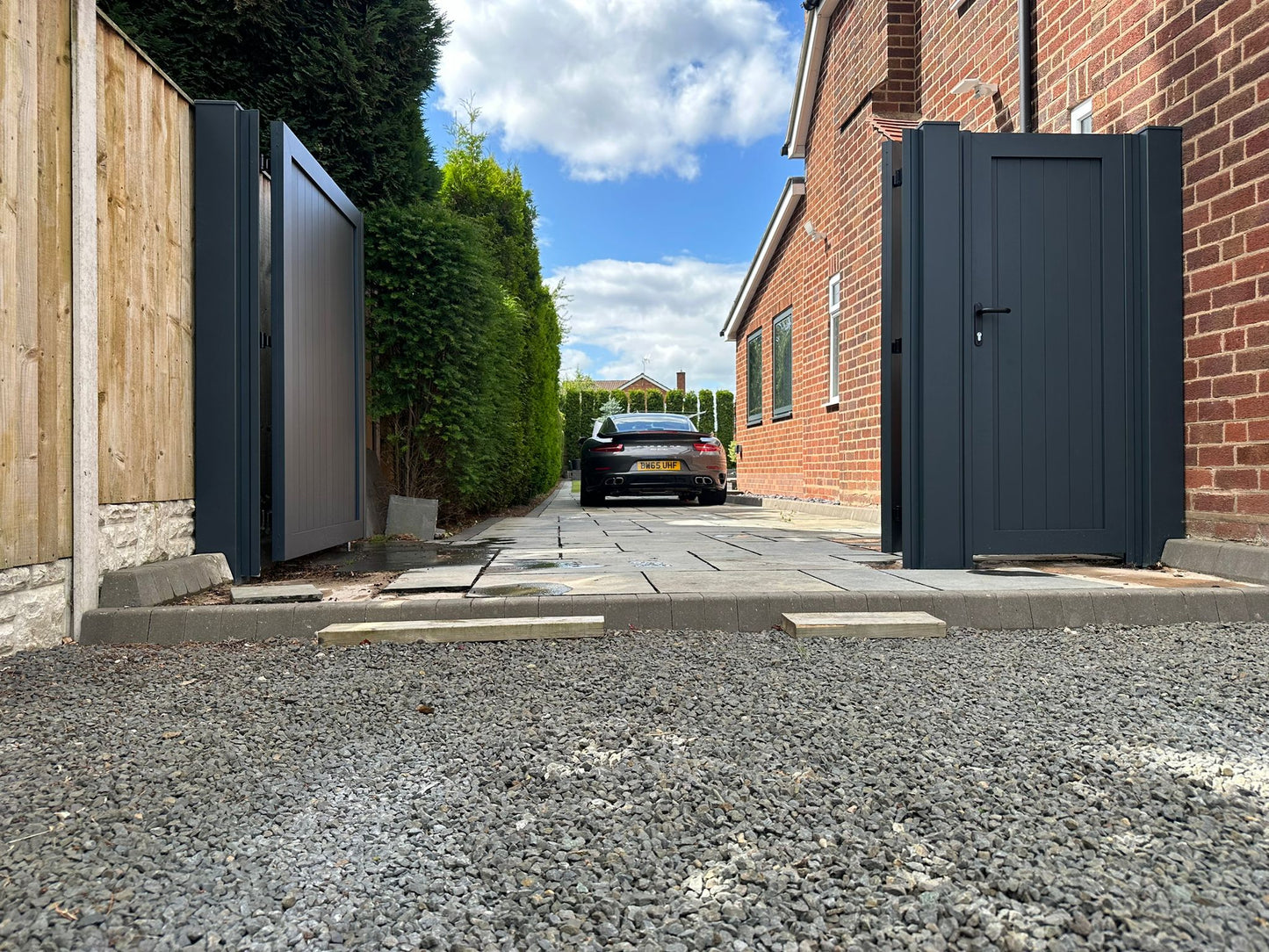 Custom aluminium gates for driveway - Stourport-on-severn - Installers aluminium gate - Modern aluminium security gates