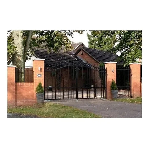 Steel driveway gate - The Henley